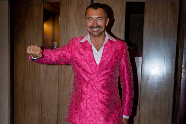 William Abadie double-breasted tuxedo designed by Caroline Scheufele Caroline s Couture The cast and crew of the series Emily in Paris gather at Maxim s after the premiere of season 5 at the Grand Rex in Paris on 15 December 2025 Yoann Ouahcene Bestimage The cast and crew of the series Emily in Paris gather at Maxim s after the premiere of season 5 at the Grand Rex in Paris on 15 December 2025 Paris Bolivia  Copyright: xYoannxOuahcenex xBestimagexYoannxOuahcenex xBestimagex
