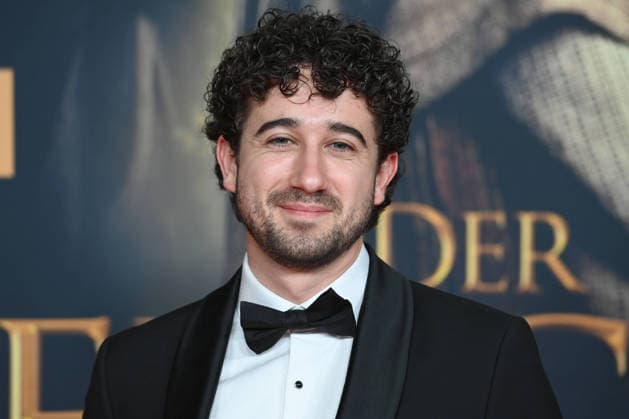Jaouhar BEN AYED Schauspieler, Portraet, Porträt, Portrait, Angeschnittenes Einzelbild, Einzelmotiv, Roter Teppich, Red Carpet Show, Ankunft, arrival, Filmpremiere DER MEDICUS 2 am 15.12.2025 im Cinedom-Kino in Koeln,
