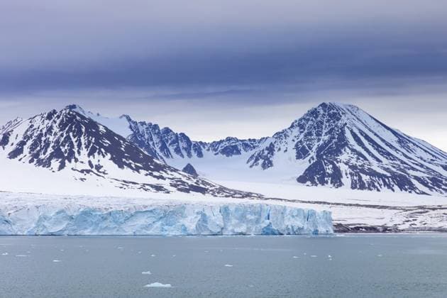 Creative Highlights World Der Lilliehöökbreen Gletscher mündet im Sommer in den Lilliehöök Fjord, den Lilliehöökfjorden, den Zweig des Krossfjords in Albert I Land, Spitzbergen, Svalbard Lilliehöökbreen glacier in summer debouching into Lilliehöök Fjord, Lilliehöökfjorden, branch of Krossfjorden in Albert I Land, Spitsbergen, Svalbard Copyright: imageBROKER alimdix xArterra ibltsm15862041.jpg