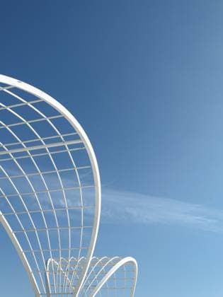 Creative Highlights World Moderne architektonische Struktur vor blauem Himmel Modern architectural structure against blue sky Copyright: imageBROKER YuryxZap ibliqx14783069.jpg
