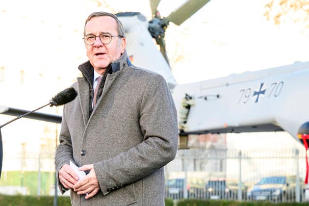 GER, German Navy further strengthens anti-submarine warfare capabilities Naval aviators receive first Sea Tiger NH 90, handover by Federal Minister of Defense Boris Pistorius, Sea Tiger landing at BMVg Berlin, helicopter landing pad, Federal Ministry of Defense, Stauffenbergstraße 18, 10785 Berlin, Germany. December 16, 2025, *** GER, German Navy further strengthens anti submarine warfare capabilities Naval aviators receive first Sea Tiger NH 90, handover by Federal Minister of Defense Boris Pistorius, Sea Tiger landing at BMVg Berlin, helicopter landing pad, Federal Ministry of Defense, Stauffenbergstraße 18, 10785 Berlin, Germany December 16, 2025, Copyright: HMBxMedia UwexKoch