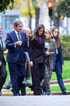 Queen Letizia attends a Meeting of the Board of Trustees of the Fad Youth Foundation Queen Letizia of Spain, Marta Carazo, Chief of Queen Letizia™ Secretary attends a Meeting of the Board of Trustees of the Fad Youth Foundation at Meta Headquarters on December 16, 2025 in Madrid, Spain Photo by IMAGO MPG Madrid Meta Headquarters Madrid Spain  Copyright: xMPGx