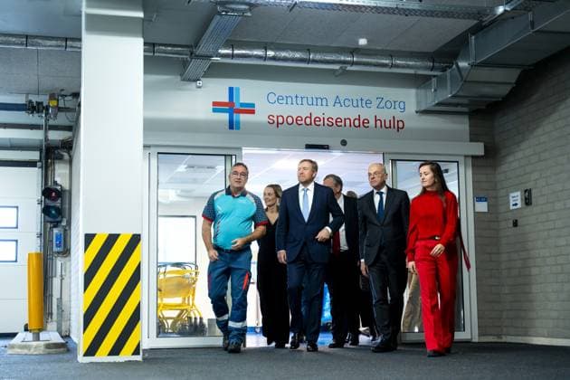LEIDEN - King Willem-Alexander and outgoing Minister Jan Anthonie Bruijn (Health, Welfare and Sport) at the Emergency Department (ED) during a working visit to Leiden University Medical Center (LUMC). The King will visit various departments of the hospital during his visit, which focuses on future-proof healthcare. ANP LINA SELG netherlands out - belgium out  Copyright: xx x545047386x originalFilename: 545047386.jpg