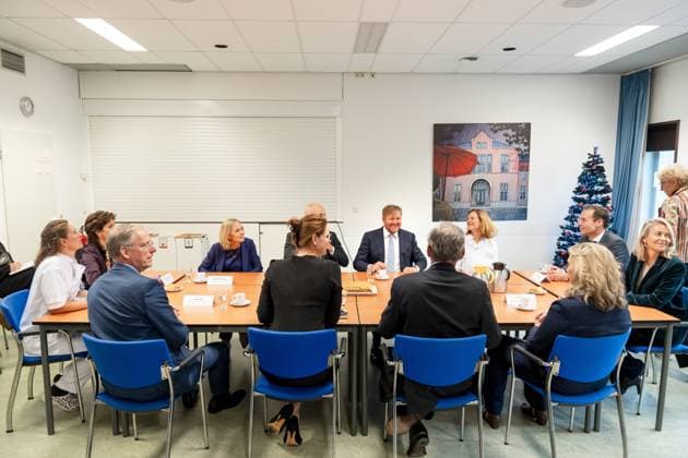 LEIDEN - King Willem-Alexander and outgoing Minister Jan Anthonie Bruijn (Health, Welfare and Sport) are attending a roundtable discussion during a working visit to Leiden University Medical Center (LUMC). The king will visit various departments of the hospital during his visit, which focuses on future-proof healthcare. ANP LINA SELG netherlands out - belgium out  Copyright: xx x545047579x originalFilename: 545047579.jpg