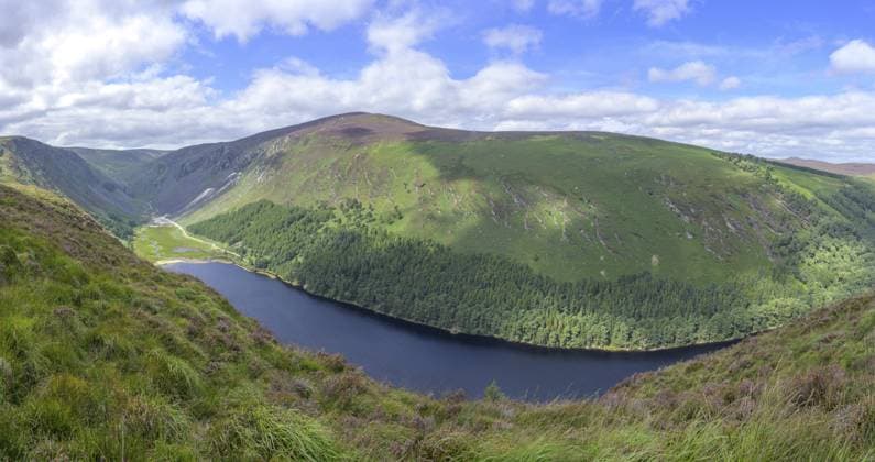 Blick auf Upper Lake und Miners Village, Wicklow Mountains National Park, Glendalough, Brockagh, County Wicklow, Irland View of Upper Lake and Miners Village, Wicklow Mountains National Park, Glendalough, Brockagh, County Wicklow, Ireland Copyright: imageBROKER ChristianxHandl ibxhan15869517.jpg