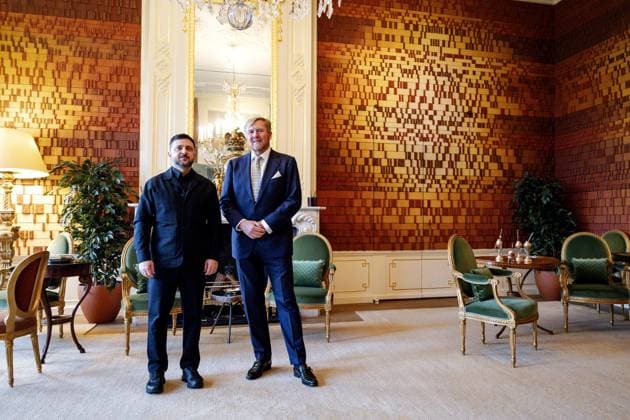 Den Haag, The Netherlands, 2025-12-16 15:05:18 THE HAGUE, December 16, 2025, Huis ten Bosch Palace. King Willem-Alexander receives President Zelensky of Ukraine. The meeting will include discussions about the peace talks and our continued support for Ukraine. PHOTO: NLBeeld POOL Robin van Lonkhuijsen Credit: NL Beeld Patrick van Emst  Copyright: xx x