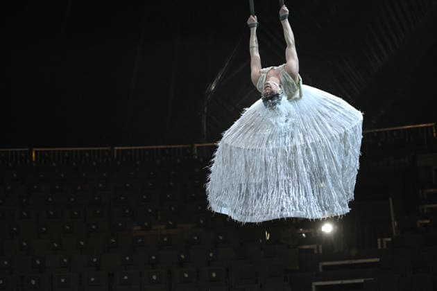 BARBETTE, Artist, Artistin, bei Proben an den Strapaten, Proben fuer die X-MAS- Show von Zirkus Flic Flac in Duisburg, Zirkus Flic Flac am alten Gueterbahnhof in Duisburg, 16.12.2025,