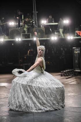 Zirkus Flic Flac in Duisburg ** NUR FÜR REDAKTIONELLE ZWECKE ** EDITORIAL USE ONLY **<p>Barbette gibt eine Probe im Zirkus Flic Flac in Duisburg am Dienstag , 16. Dezember 2025. Erste Probe vom Zirkus Flic Flac in Duisburg mit Stars wie RenÃ Casselly und Kathrin Menzinger. Das Let s-Dance-Paar tanzt in der Show. Jetzt gibt es einen ersten Einblick in die Show. Geplant ist auch ein Reel: Hier sollte das Let s Dance Paar definitiv im Fokus stehen. Zwei mögliche Fragen: Was habt ihr für euren Auftritt in Duisburg geplant? Was wird die Besucher erwarten? Duisburg Copyright: SvenjaxHanusch