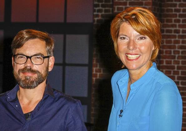 David Wagner, Bettina Böttinger, Kölner Treff (Folge 276), WDR Studio BS2, Köln, 23.07.2013, Köln, Deutschland David Wagner, Bettina Böttinger, Kölner Treff (episode 276), WDR Studio BS2, Cologne, 23 July 2013, Cologne, Germany Copyright: imageBROKER ThomasxSchroeer ibliqx14902313.jpg