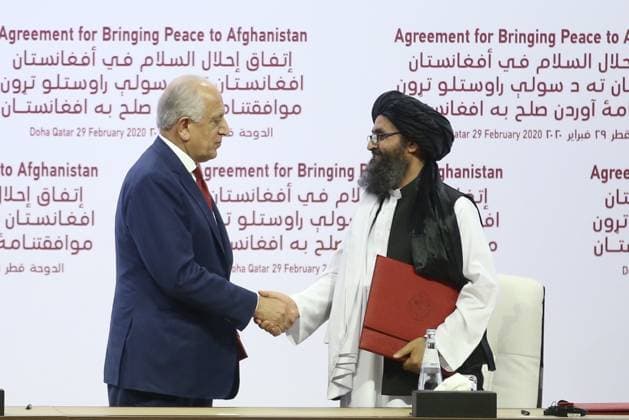 Taliban and US sign landmark peace deal in Doha, Qatar QATAR, DOHA - FEBRUARY 29: US Special Representative for Afghanistan Reconciliation Zalmay Khalilzad (L) and Taliban co-founder Mullah Abdul Ghani Baradar (R) shake hands after signing the peace agreement between US, Taliban, in Doha, Qatar on February 29, 2020. Doha Qatar. Editorial use only. Please get in touch for any other usage.  Copyright: x2025xAnadoluxFatihxAktaÅüx