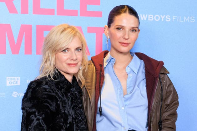 Qui Brille Au Combat - Paris Mélanie Laurent and Pregnant Josephine Japy attend the photocall for the premiere of Qui Brille Au Combat at the Pathe Wepler cinema in Paris, France, on December 16, 2025. Photo by David Boyer ABACAPRESS.COM Paris France  Copyright: xBoyerxDavid ABACAx