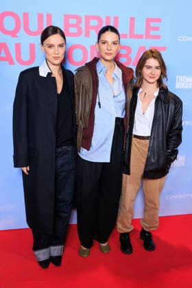 Qui Brille Au Combat - Paris Angelina Woreth, Pregnant Josephine Japy and Sarah Pachoud attend the photocall for the premiere of Qui Brille Au Combat at the Pathe Wepler cinema in Paris, France, on December 16, 2025. Photo by David Boyer ABACAPRESS.COM Paris France  Copyright: xBoyerxDavid ABACAx