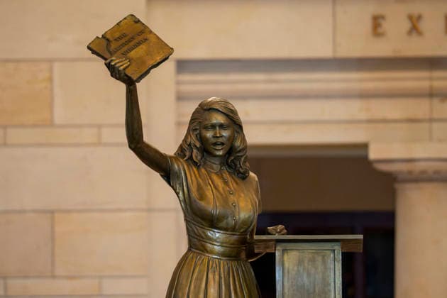 A statue of Barbara Rose Johns is unveiled during a ceremony at the U.S. Capitol in Washington, DC on Tuesday, December 16, 2025. Johns was 16 when she led a walk out of hundreds of students to protest her high schools overcrowded conditions and inferior facilities compared to those of the town s white high school. The U.S. Supreme Court reviewed the case in Brown v. Board of Education, whose landmark 1954 ruling declared school segregation unconstitutional.  WAP20251216450 BONNIExCASH
