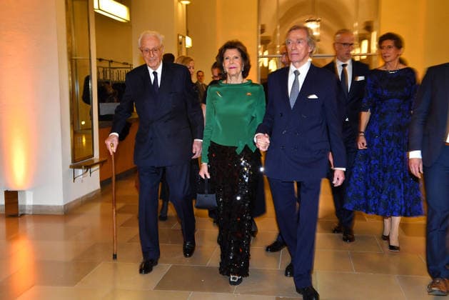 Koenigin Silvia von Schweden, Herzog Franz von Bayern und Leopold von Bayern beim 30. BMW Advents-Benefizkonzert 30. BMW Benefiz Adventskonzert in der Residenz im Herkulessaal am 16.12.2025 in Muenchen 30. Advents Benefizkonzert von BMW in Muenchen
