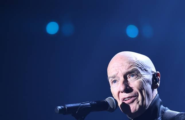 Night of the Proms Erfurt 16.12.2025, Erfurt, Messehalle, Night of the Proms - Klassik trifft Pop - mit musikalischer Untermalung des Antwerp Philharmonic Orchestra unter der Leitung von Dirigentin Alexandra Arrieche treten grosse Kuenstler auf und begeistern das Publikum im Bild: Midge Ure