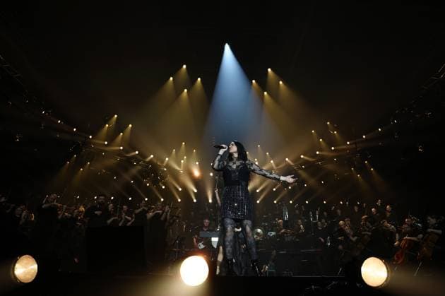 Night of the Proms Erfurt 16.12.2025, Erfurt, Messehalle, Night of the Proms - Klassik trifft Pop - mit musikalischer Untermalung des Antwerp Philharmonic Orchestra unter der Leitung von Dirigentin Alexandra Arrieche treten grosse Kuenstler auf und begeistern das Publikum im Bild: Vanessa Amorosi