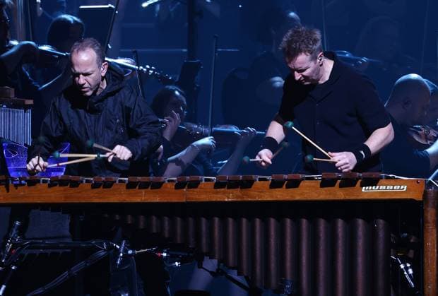 Night of the Proms Erfurt 16.12.2025, Erfurt, Messehalle, Night of the Proms - Klassik trifft Pop - mit musikalischer Untermalung des Antwerp Philharmonic Orchestra unter der Leitung von Dirigentin Alexandra Arrieche treten grosse Kuenstler auf und begeistern das Publikum im Bild: Safri Duo