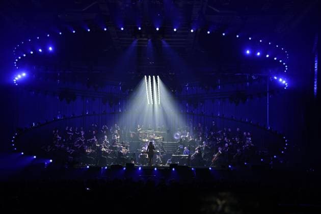 Night of the Proms Erfurt 16.12.2025, Erfurt, Messehalle, Night of the Proms - Klassik trifft Pop - mit musikalischer Untermalung des Antwerp Philharmonic Orchestra unter der Leitung von Dirigentin Alexandra Arrieche treten grosse Kuenstler auf und begeistern das Publikum im Bild: Antwerp Philharmonic Orchestra und der Chor Fine Fleur