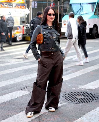 Lola Tung out in New York Actress Lola Tung is doing a photo op front of the Foot Locker store in Times Square, New York on December 16, 2025. Photo by Dylan Travis ABACAPRESSCOM New York NY  Copyright: xDylanxTravis ABACAx
