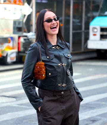 Lola Tung out in New York Actress Lola Tung is doing a photo op front of the Foot Locker store in Times Square, New York on December 16, 2025. Photo by Dylan Travis ABACAPRESSCOM New York NY  Copyright: xDylanxTravis ABACAx