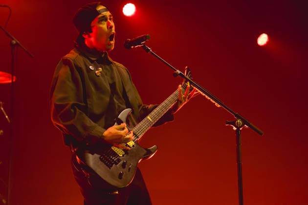 SaO PAULO, SP - 16.12.2025: SHOW PIERCE THE VEIL EM SaO PAULO - The American band Pierce The Veil, formed by guitarist and vocalist Vic Fuentes, bassist Jaime Preciado and guitarist Tony Peres, performs in Sao Paulo at Espaco Unimed on Tuesday night (16). The performance is part of the & 39;I Can& 39;t Hear You World Tour 2025& 39;. x2859752x  YurixMurakami