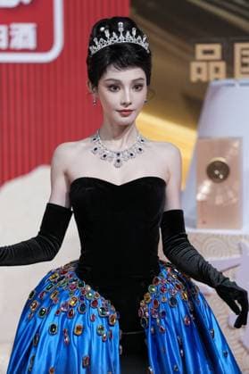 LANGFANG, CHINA - DECEMBER 16: Actress Peng Xiaoran arrives at the red carpet of the Domestic TV Series Ceremony (China TV Drama Awards) on December 16, 2025 in Langfang, Hebei Province of China.  Copyright: xVCGx 111610177723