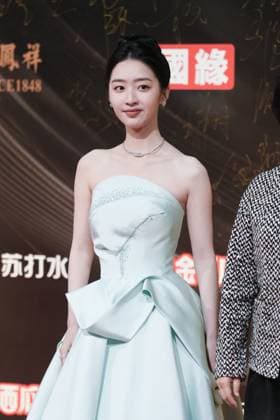 LANGFANG, CHINA - DECEMBER 16: Actress Deng Enxi arrives at the red carpet of the Domestic TV Series Ceremony (China TV Drama Awards) on December 16, 2025 in Langfang, Hebei Province of China.  Copyright: xVCGx 111610115622