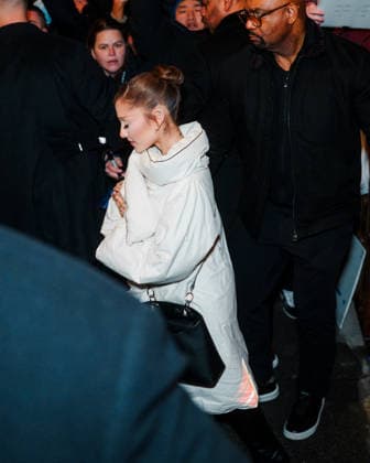 Ariana Grande leaves the Lattanzi Cucina Italiana restaurant in New York on December 16, 2025 UrbanxDivinity Bestimage Ariana Grande departs after the SNL dinner at Lattanzi in NYC New York City Etats Unis  Copyright: xUrbanxDivinityx xBestimagexUrbanxDivinityx xBestimagex