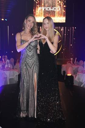 All Together Charity Gala. Sylvia und Mara Walker beim der All Together Charity-Gala 2025 im WinterVarieté in Heidelberg. Heidelberg WinterVariete Baden-Württemberg