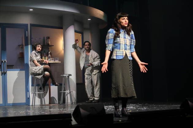 Nairi Hadodo, Edgar Eckert und Sesede Terziyan, v.l., während der Fotoprobe für East Side Story - A German Jewsical im Maxim Gorki Theater in Berlin, 16. Dezember 2025. Von Juri Sternburg. Regie Lena Brasch. Komposition Paul Eisenach. Bühne Studio Dietrich&Winter. Kostüme Eleonore Carriere. Premiere ist am 18. Dezember 2025. Maxim Gorki Theater Berlin East Side Story - A German Jewsical