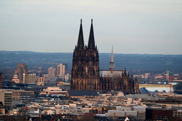 Blick auf Häuser die Stadt Köln mit Kölner Dom von Westen aus *** View of houses the city of Cologne with Cologne Cathedral from the west