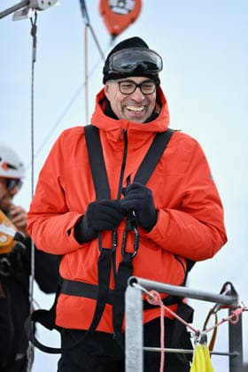 Les Arcs Film Festival - Day Five. FC LES ARCS, FRANCE - DECEMBER 17, Dominik Moll attends his tyrolienne, the zip line during Day five of Les Arcs Film Festival on December 17, 2025 in Les Arcs, France. Photo by Franck Castel ABACAPRESS.COM Les Arcs France  Copyright: xCastelxFranck ABACAx