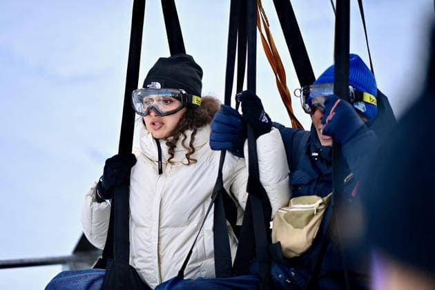 Les Arcs Film Festival - Day Five. FC LES ARCS, FRANCE - DECEMBER 17, Oulaya amamra attends his tyrolienne, the zip line during Day five of Les Arcs Film Festival on December 17, 2025 in Les Arcs, France. Photo by Franck Castel ABACAPRESS.COM Les Arcs France  Copyright: xCastelxFranck ABACAx