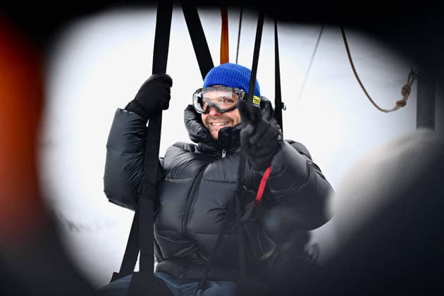 Les Arcs Film Festival - Day Five. FC LES ARCS, FRANCE - DECEMBER 17, Daniel Bruhl attends his tyrolienne, the zip line during Day five of Les Arcs Film Festival on December 17, 2025 in Les Arcs, France. Photo by Franck Castel ABACAPRESS.COM Les Arcs France  Copyright: xCastelxFranck ABACAx