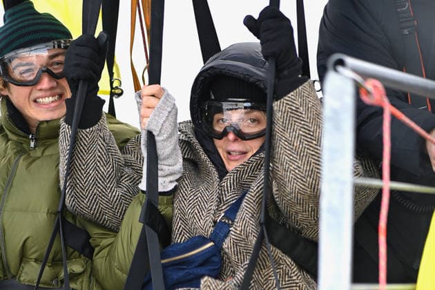 Les Arcs Film Festival - Day Five. FC LES ARCS, FRANCE - DECEMBER 17, Valerie Donzelli attends his tyrolienne, the zip line during Day five of Les Arcs Film Festival on December 17, 2025 in Les Arcs, France. Photo by Franck Castel ABACAPRESS.COM Les Arcs France  Copyright: xCastelxFranck ABACAx