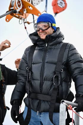 Les Arcs Film Festival - Day Five. FC LES ARCS, FRANCE - DECEMBER 17, Daniel Bruhl attends his tyrolienne, the zip line during Day five of Les Arcs Film Festival on December 17, 2025 in Les Arcs, France. Photo by Franck Castel ABACAPRESS.COM Les Arcs France  Copyright: xCastelxFranck ABACAx