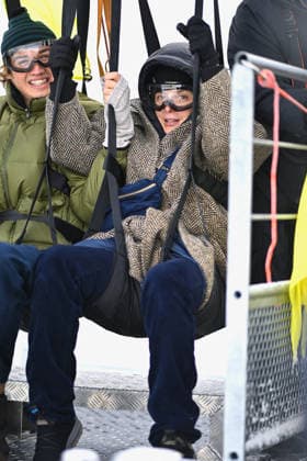 Les Arcs Film Festival - Day Five. FC LES ARCS, FRANCE - DECEMBER 17, Valerie Donzelli attends his tyrolienne, the zip line during Day five of Les Arcs Film Festival on December 17, 2025 in Les Arcs, France. Photo by Franck Castel ABACAPRESS.COM Les Arcs France  Copyright: xCastelxFranck ABACAx