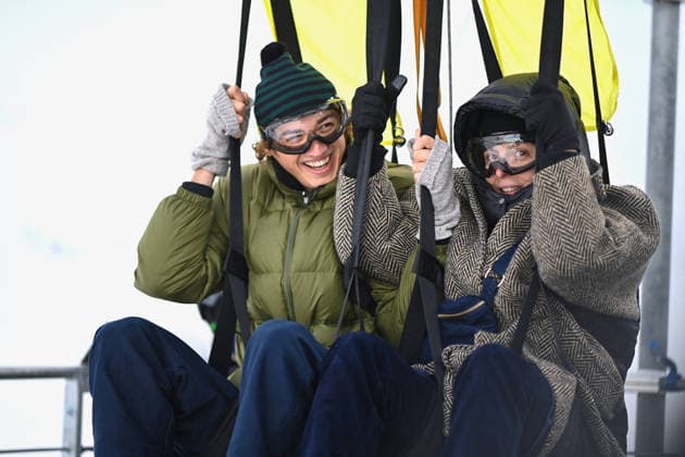 Les Arcs Film Festival - Day Five. FC LES ARCS, FRANCE - DECEMBER 17, Valerie Donzelli attends his tyrolienne, the zip line during Day five of Les Arcs Film Festival on December 17, 2025 in Les Arcs, France. Photo by Franck Castel ABACAPRESS.COM Les Arcs France  Copyright: xCastelxFranck ABACAx