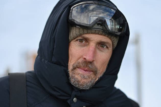 Les Arcs Film Festival - Day Five. FC LES ARCS, FRANCE - DECEMBER 17, Vincent Munier attends his tyrolienne, the zip line during Day five of Les Arcs Film Festival on December 17, 2025 in Les Arcs, France. Photo by Franck Castel ABACAPRESS.COM Les Arcs France  Copyright: xCastelxFranck ABACAx