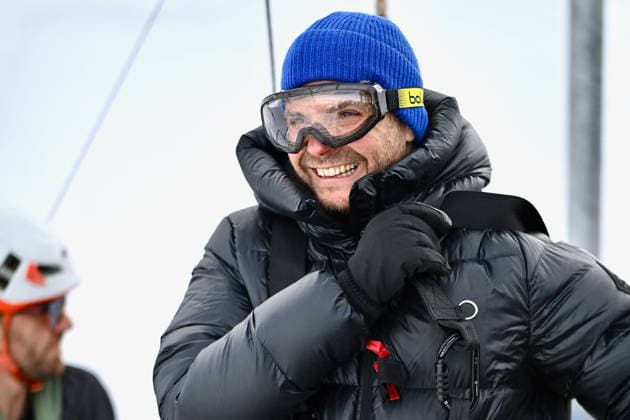 Les Arcs Film Festival - Day Five. FC LES ARCS, FRANCE - DECEMBER 17, Daniel Bruhl attends his tyrolienne, the zip line during Day five of Les Arcs Film Festival on December 17, 2025 in Les Arcs, France. Photo by Franck Castel ABACAPRESS.COM Les Arcs France  Copyright: xCastelxFranck ABACAx