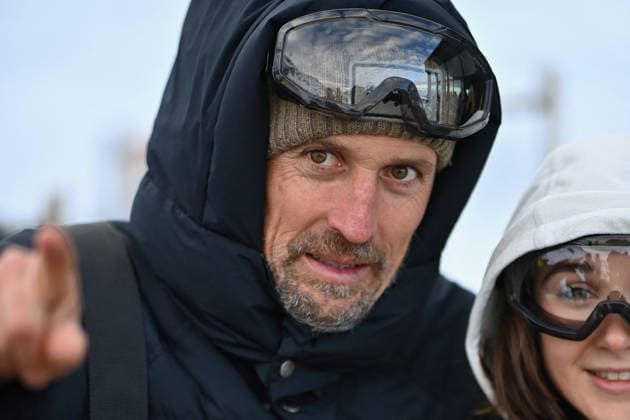 Les Arcs Film Festival - Day Five. FC LES ARCS, FRANCE - DECEMBER 17, Vincent Munier attends his tyrolienne, the zip line during Day five of Les Arcs Film Festival on December 17, 2025 in Les Arcs, France. Photo by Franck Castel ABACAPRESS.COM Les Arcs France  Copyright: xCastelxFranck ABACAx