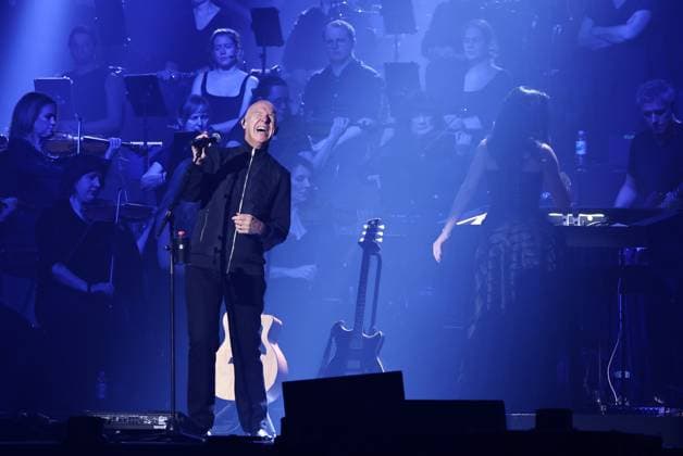 Night of the Proms Erfurt 16.12.2025, Erfurt, Messehalle, Night of the Proms - Klassik trifft Pop - mit musikalischer Untermalung des Antwerp Philharmonic Orchestra unter der Leitung von Dirigentin Alexandra Arrieche treten grosse Kuenstler auf und begeistern das Publikum im Bild: Midge Ure