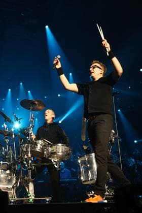 Night of the Proms Erfurt 16.12.2025, Erfurt, Messehalle, Night of the Proms - Klassik trifft Pop - mit musikalischer Untermalung des Antwerp Philharmonic Orchestra unter der Leitung von Dirigentin Alexandra Arrieche treten grosse Kuenstler auf und begeistern das Publikum im Bild: Safri Duo, bestehend aus Morten Friis und Uffe Savery