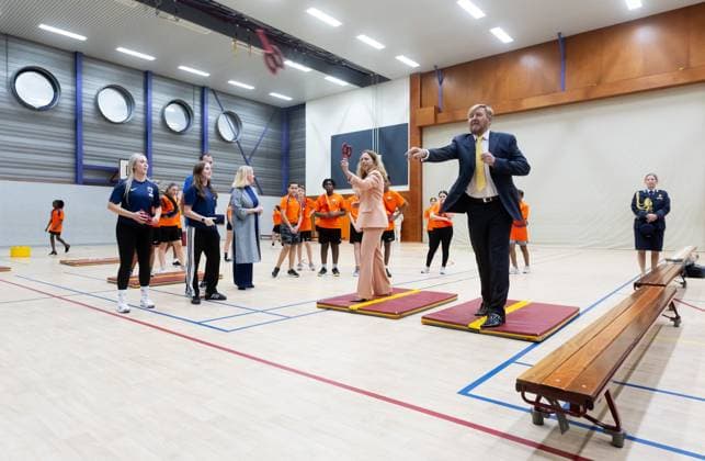 ROTTERDAM - King Willem-Alexander and Rotterdam Mayor Carola Schouten visited the Thorbecke Talent School during a working visit to the Prins Alexander district. The visit focused on the contribution of residents, volunteers, and professionals to the neighborhood s quality of life, talent development, and social cohesion. ANP IRIS VAN DEN BROEK netherlands out - belgium out  Copyright: xx x545134758x originalFilename: 545134758.jpg