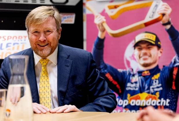 ROTTERDAM - King Willem-Alexander visits the Thorbecke Talent School during a working visit to the Prins Alexander district. The visit focuses on the contribution of residents, volunteers, and professionals to the neighborhood s quality of life, talent development, and social cohesion. ANP IRIS VAN DEN BROEK netherlands out - belgium out  Copyright: xx x545135002x originalFilename: 545135002.jpg