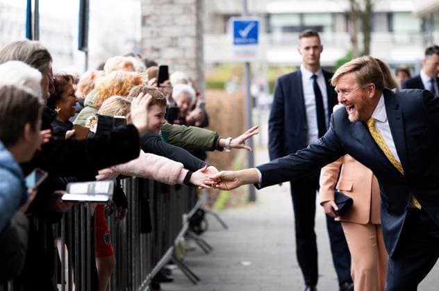 ROTTERDAM - King Willem-Alexander visits the Prinsenhof community center during a working visit to the Prins Alexander district. The visit focuses on the contribution of residents, volunteers, and professionals to the neighborhood s quality of life, talent development, and social cohesion. ANP IRIS VAN DEN BROEK netherlands out - belgium out  Copyright: xx x545137178x originalFilename: 545137178.jpg