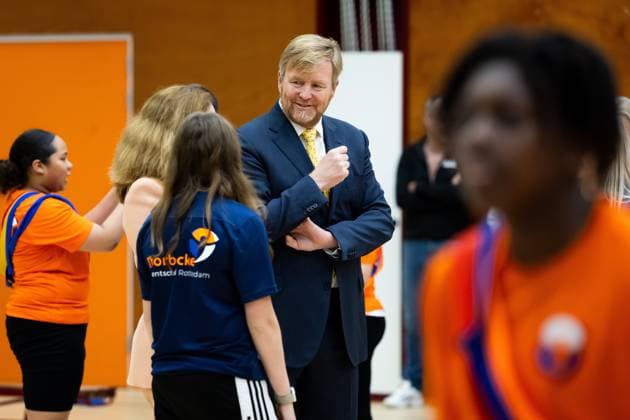 ROTTERDAM - King Willem-Alexander and Rotterdam Mayor Carola Schouten visited the Thorbecke Talent School during a working visit to the Prins Alexander district. The visit focused on the contribution of residents, volunteers, and professionals to the neighborhood s quality of life, talent development, and social cohesion. ANP IRIS VAN DEN BROEK netherlands out - belgium out  Copyright: xx x545137649x originalFilename: 545137649.jpg