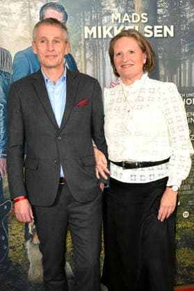 Thomas Ostrup Moller mit Begleitung bei der Premiere des Kinofilms Therapie für Wikinger im Kino im Delphi-Filmpalast. Berlin, 17.12.2025