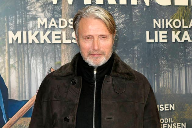 Entertainment Bilder des Tages Mads Mikkelsen bei der Premiere des Kinofilms Therapie für Wikinger im Kino im Delphi-Filmpalast. Berlin, 17.12.2025 *** Mads Mikkelsen at the premiere of the movie Therapy for Vikings at the Delphi Filmpalast Berlin, 17 12 2025 Foto:xM.xBehrensx xFuturexImagex wikinger_5220
