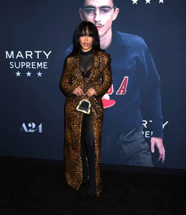 December 16, 2025, New York, Ny, United States: Serayah McNeill attends A24 s Marty Supreme New York Premiere. Held at Regal Times Square in New York. Zuma Press December 16, 2025. New York United States - ZUMAp281 20251216_zea_p281_304 Copyright: xPhotoxImagexPressx